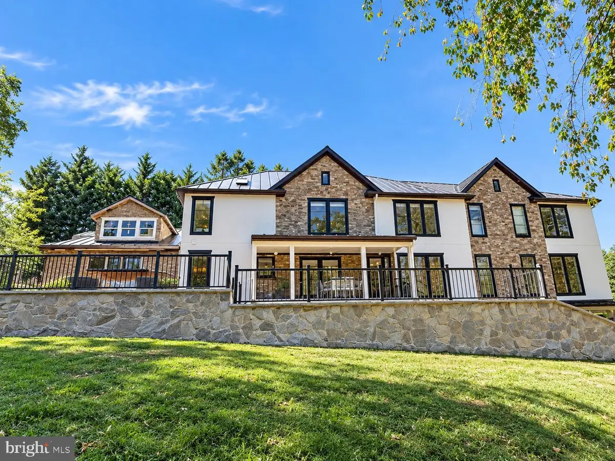 6340 Old Dominion Dr, McLean, VA 22101 - #1