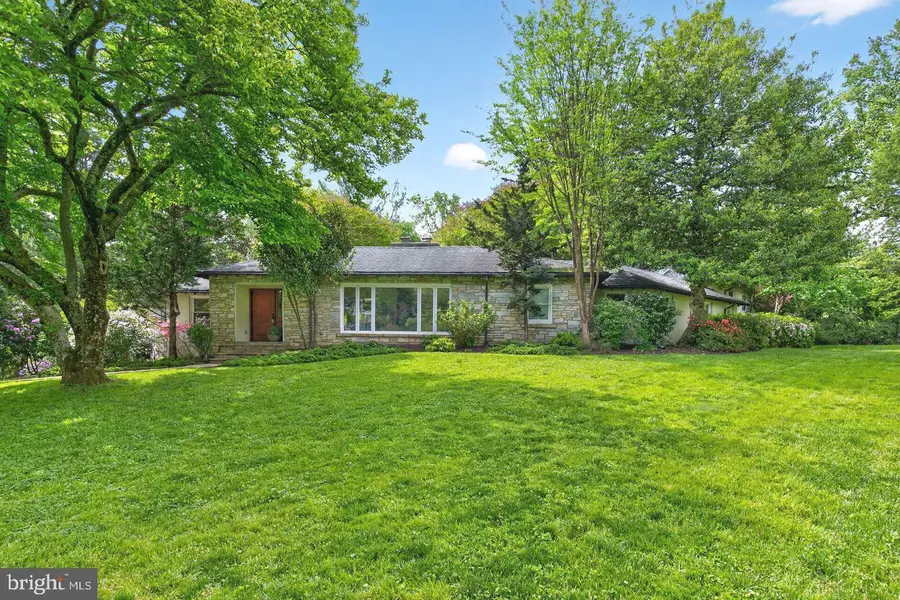 3439 Malbrook Dr, Falls Church, VA 22044 - #2