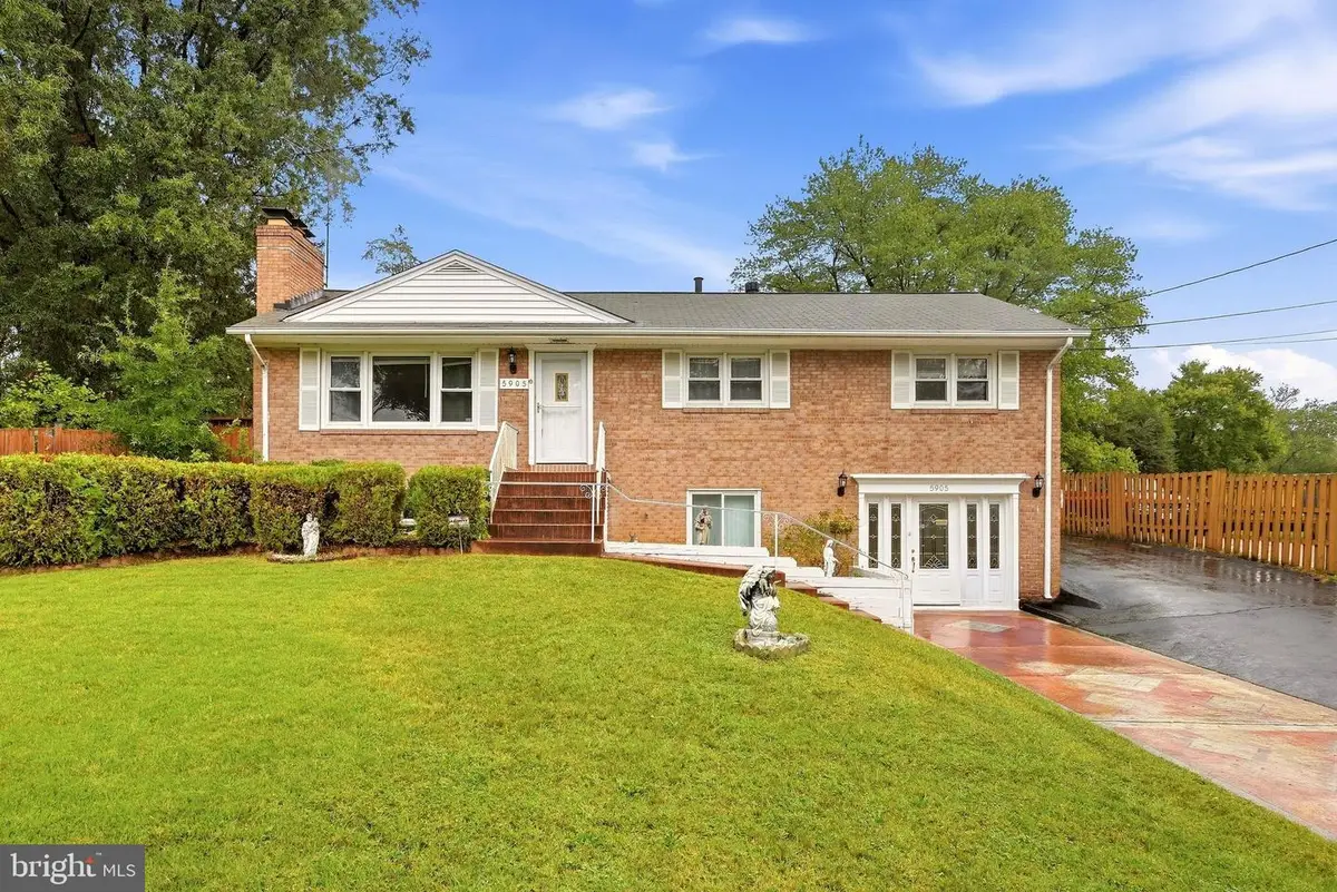 5905 Ridge View Dr, Alexandria, VA 22310 - #1