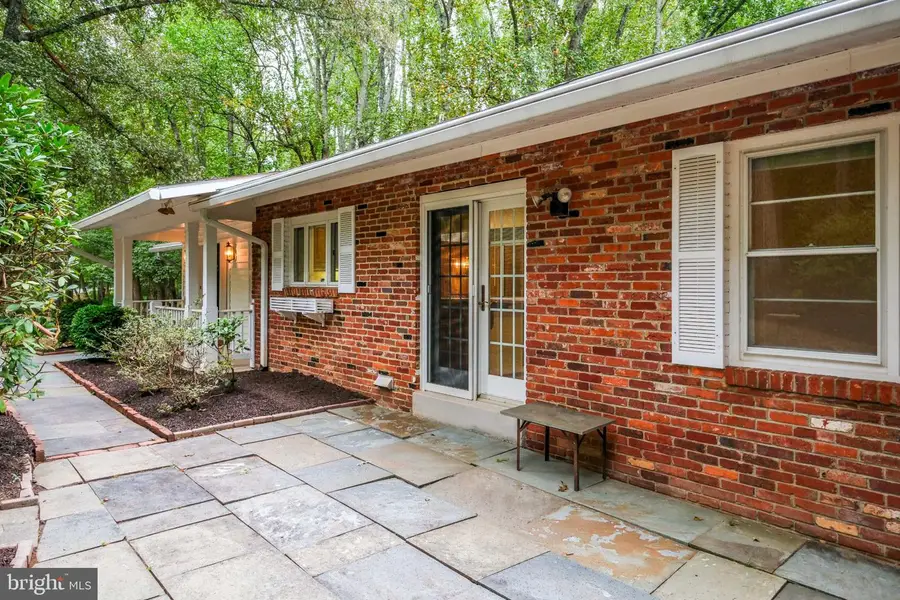 2530 Leeds Rd, Oakton, VA 22124 - #2