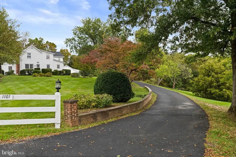 1101 Walker Rd, Great Falls, VA 22066 - #2