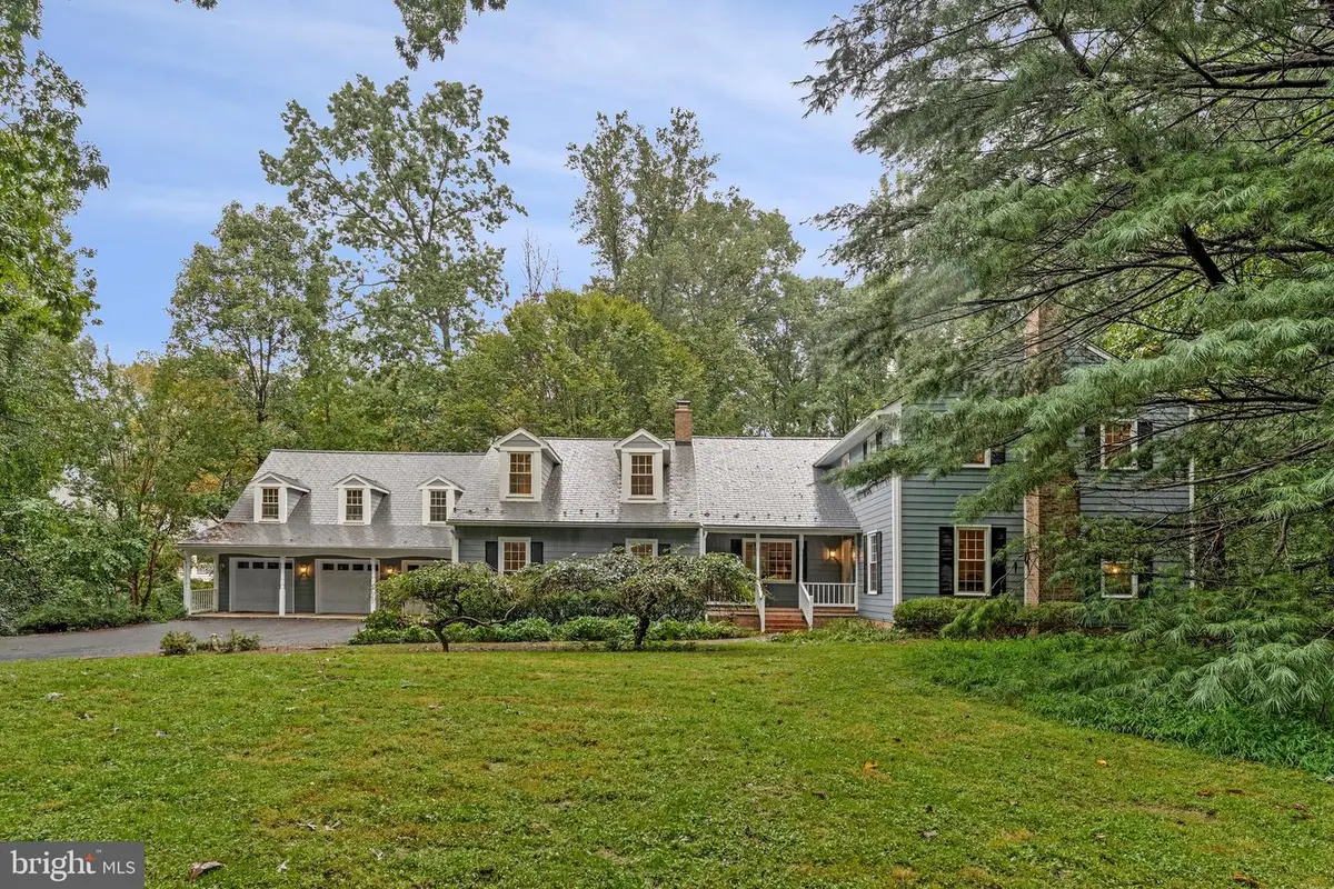9222 Jeffery Rd, Great Falls, VA 22066 - #1