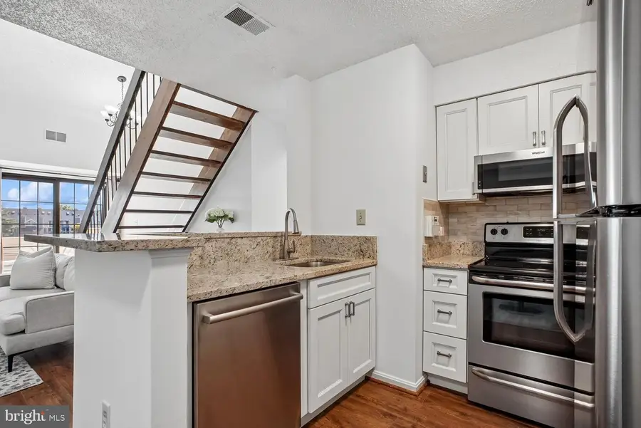6931 Mary Caroline Cir #i, Alexandria, VA 22310 - #3