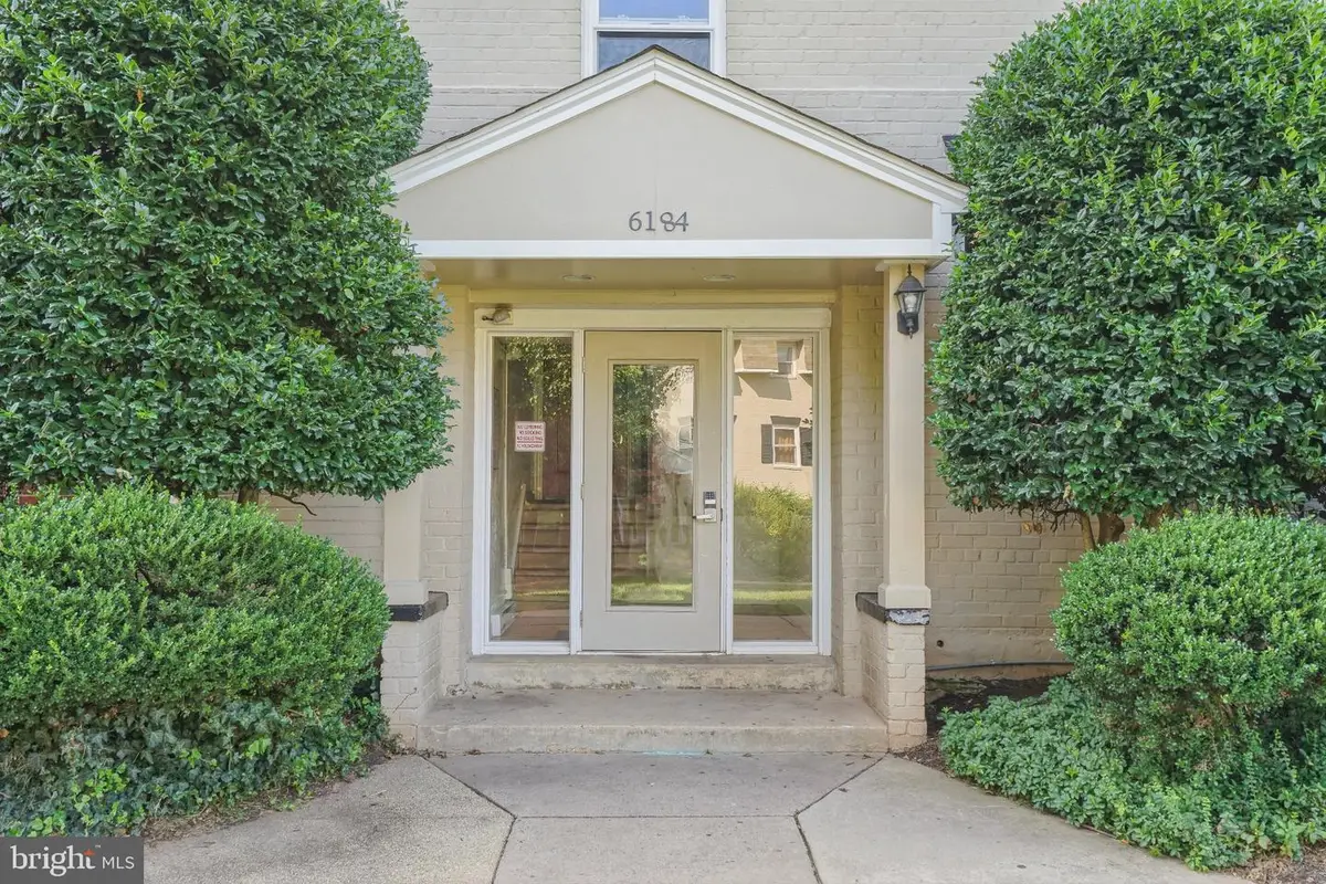 6184 Greenwood Dr #302, Falls Church, VA 22044 - #1