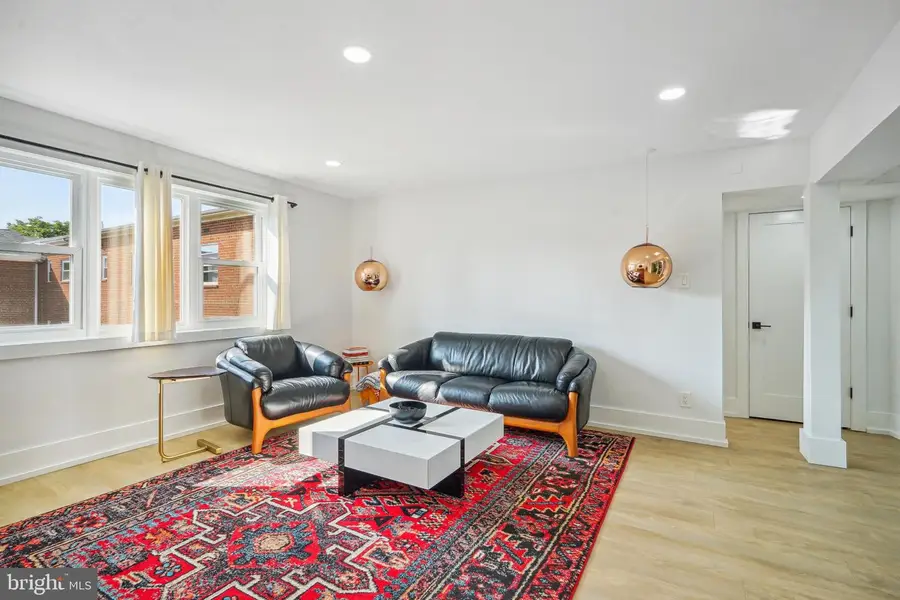 6184 Greenwood Dr #302, Falls Church, VA 22044 - #3