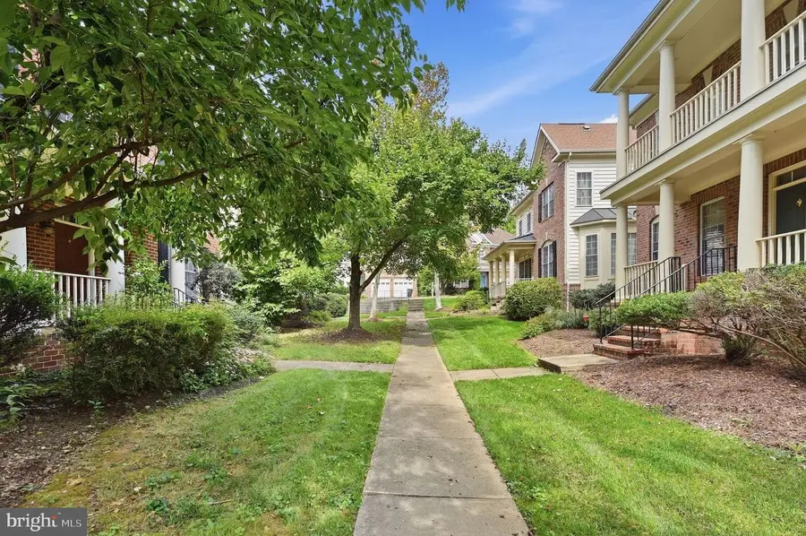 9183 Topaz St, Fairfax, VA 22031 - #3