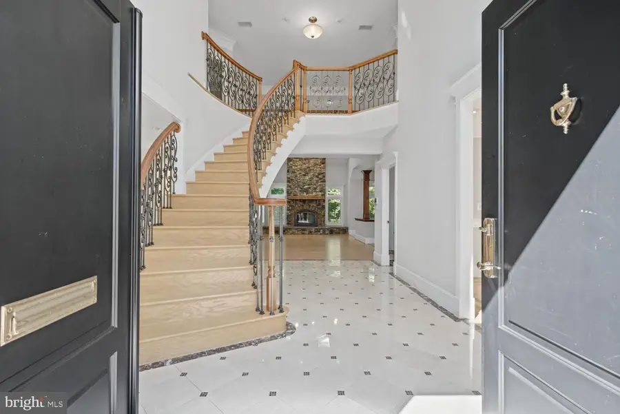 9404 Forest Haven Dr, Alexandria, VA 22309 - #2