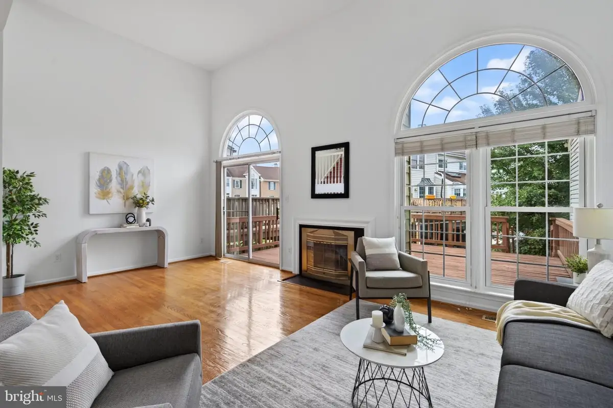 5124 Woodford Dr, Centreville, VA 20120 - #1