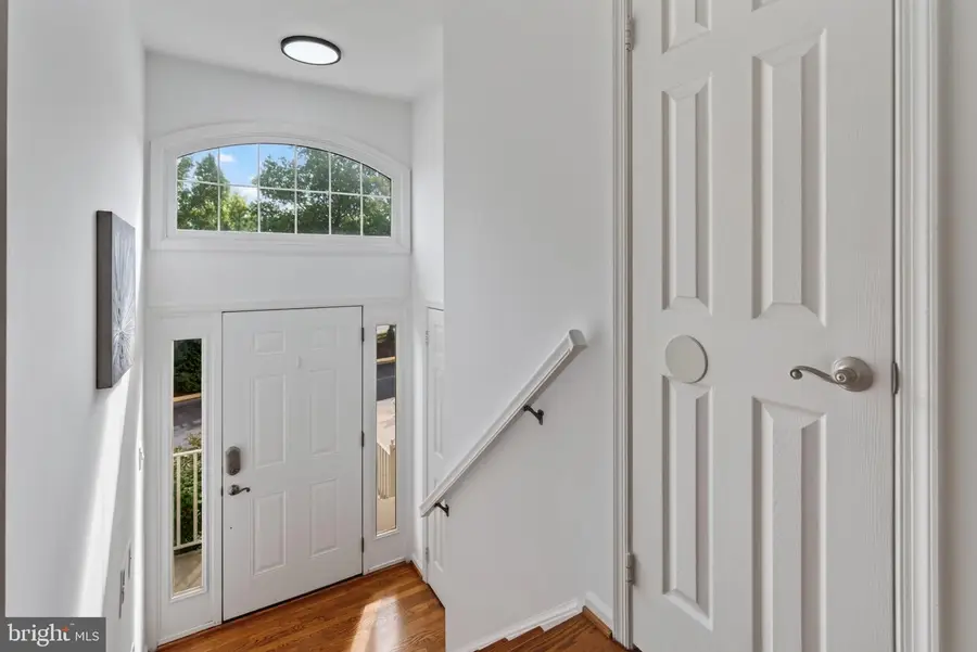5124 Woodford Dr, Centreville, VA 20120 - #3