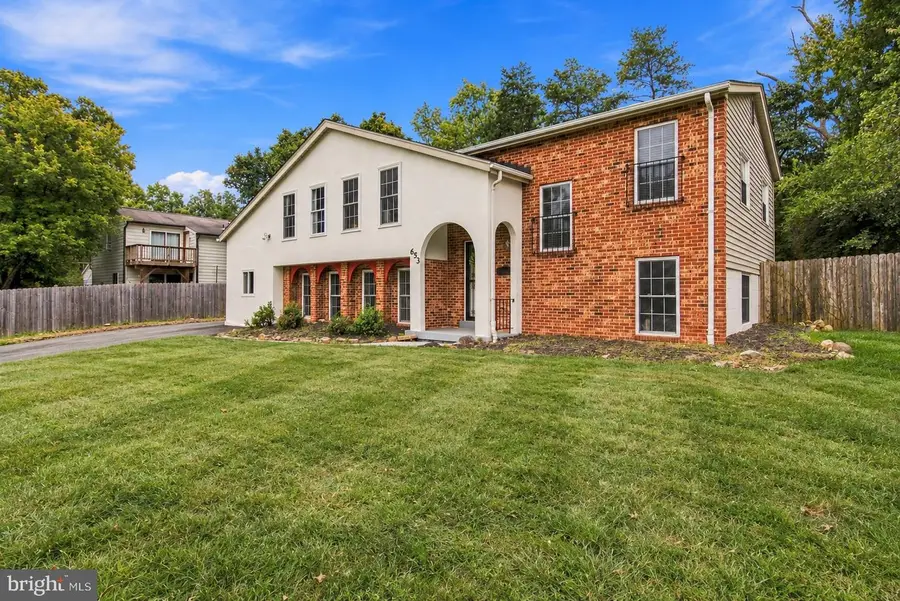 653 Pemberton Ct, Herndon, VA 20170 - #2