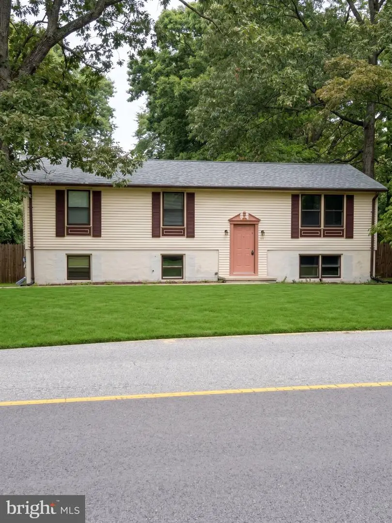 2003 Woodford Rd, Vienna, VA 22182 - #1