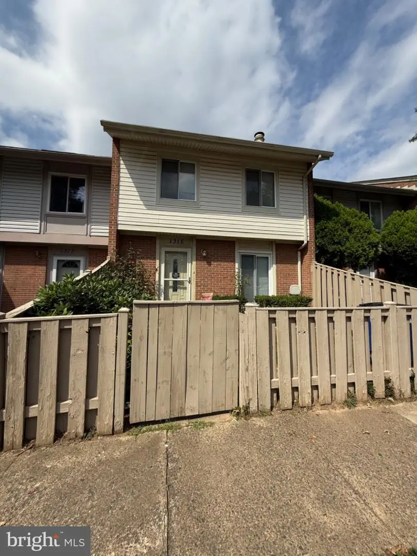 1315 Springtide Pl, Herndon, VA 20170 - #1