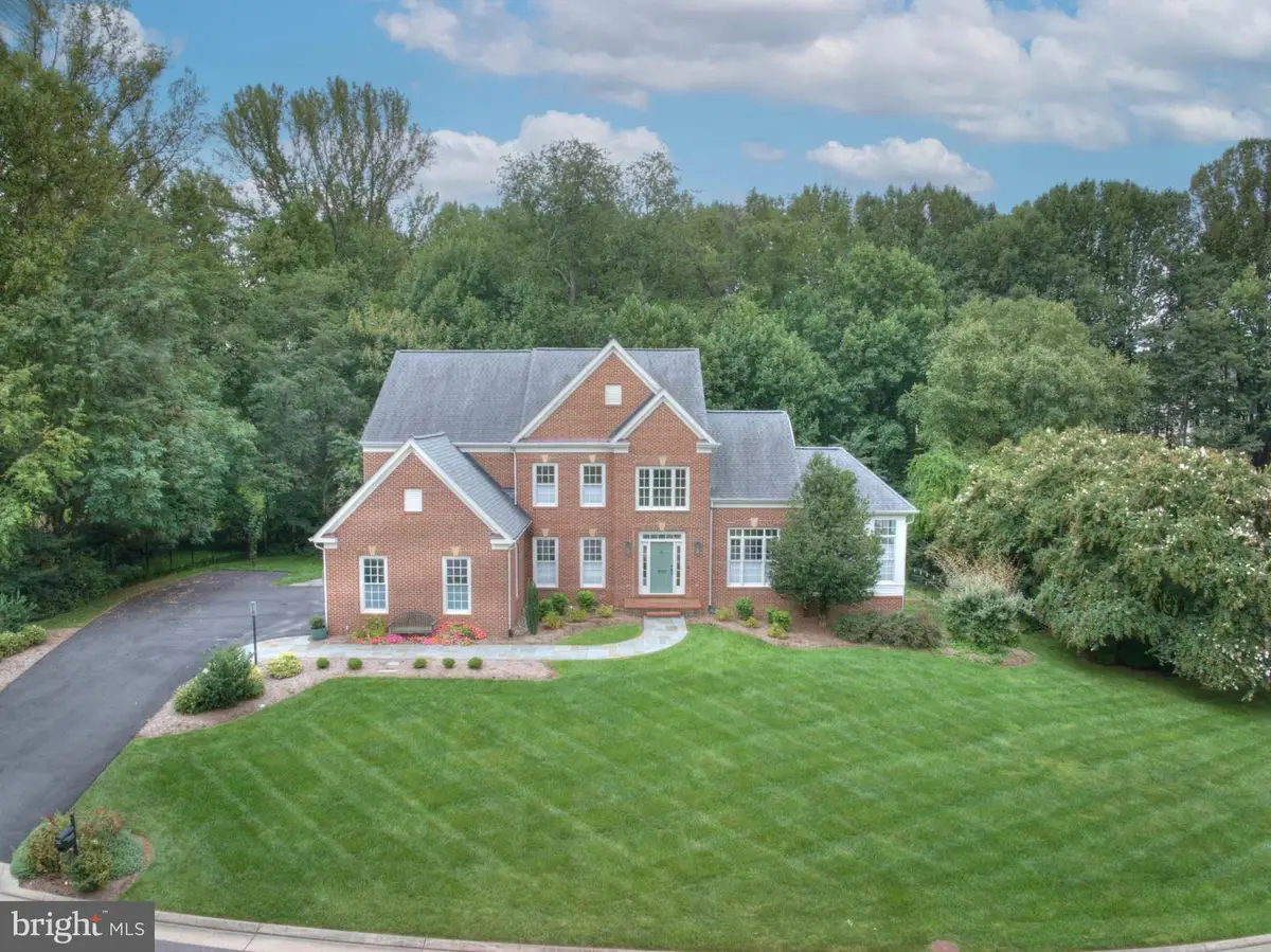 11689 Caris Glenne Dr, Herndon, VA 20170 - #1