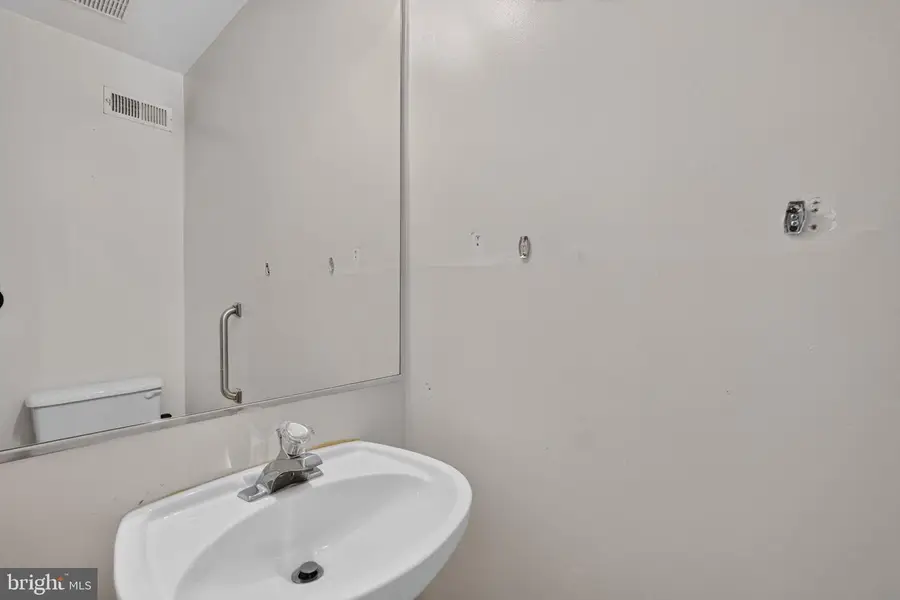 5121 Ballycastle Cir, Alexandria, VA 22315 - #3