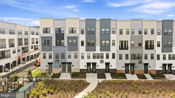 14347 Glen Manor Dr #204, CHANTILLY, VA 20151