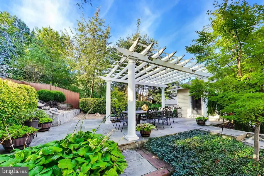 5002 Roslyn Rd, Annandale, VA 22003 - #2