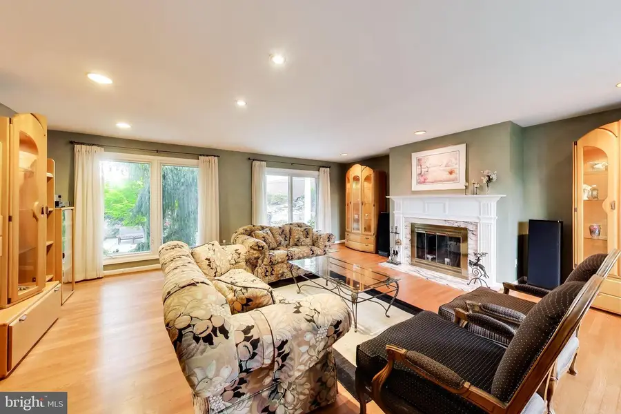 5002 Roslyn Rd, Annandale, VA 22003 - #3