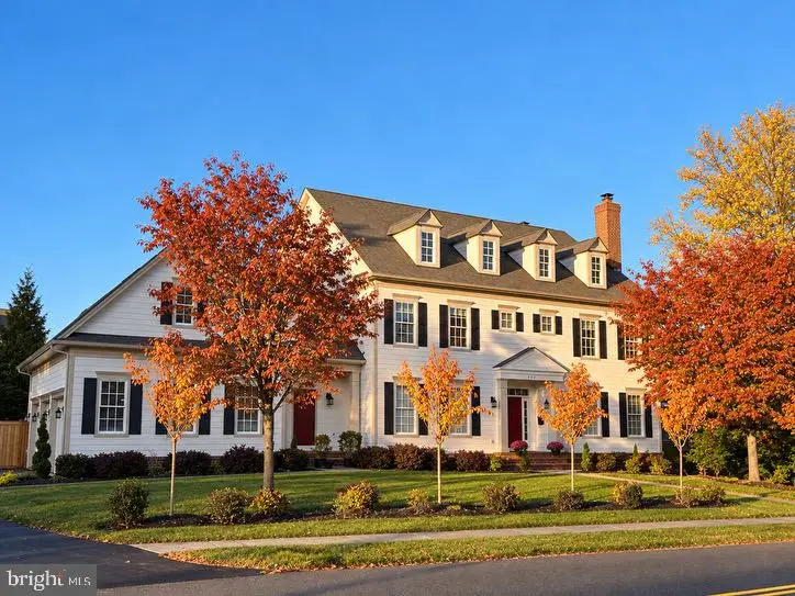 904 Locust St, Herndon, VA 20170 - #2