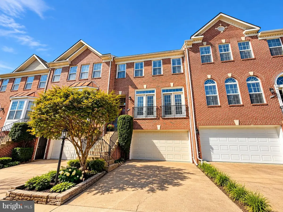 5264 Cozy Glen Ln, Alexandria, VA 22312 - #1
