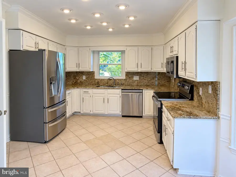 8201 Bell Ln, Vienna, VA 22182 - #3