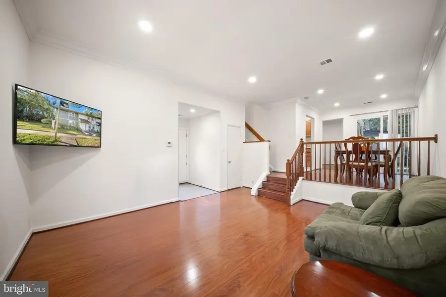 9737 Ashbourn Dr, Burke, VA 22015 - #3