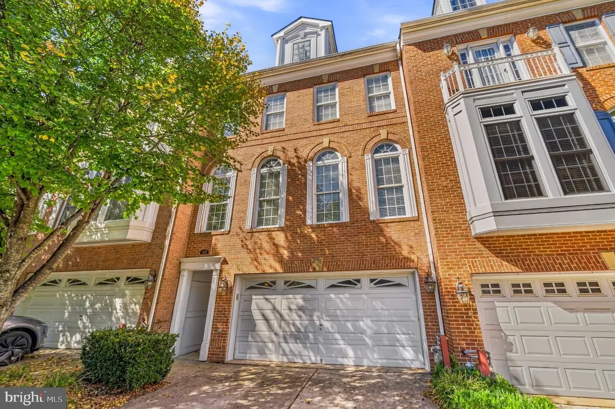 4076 Clovet Dr #27, Fairfax, VA 22030 - #1