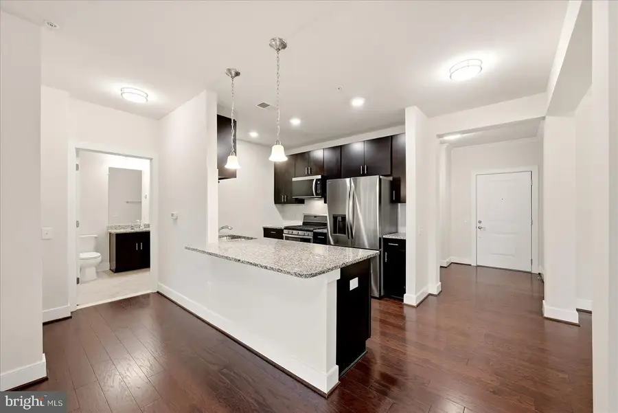 2907 Bleeker St #3-206, Fairfax, VA 22031 - #2