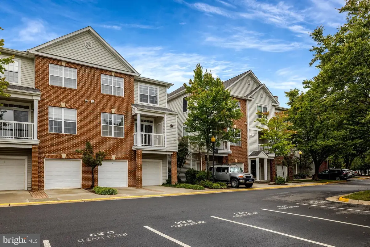 13030 Cabin Creek Rd, Herndon, VA 20171 - #1