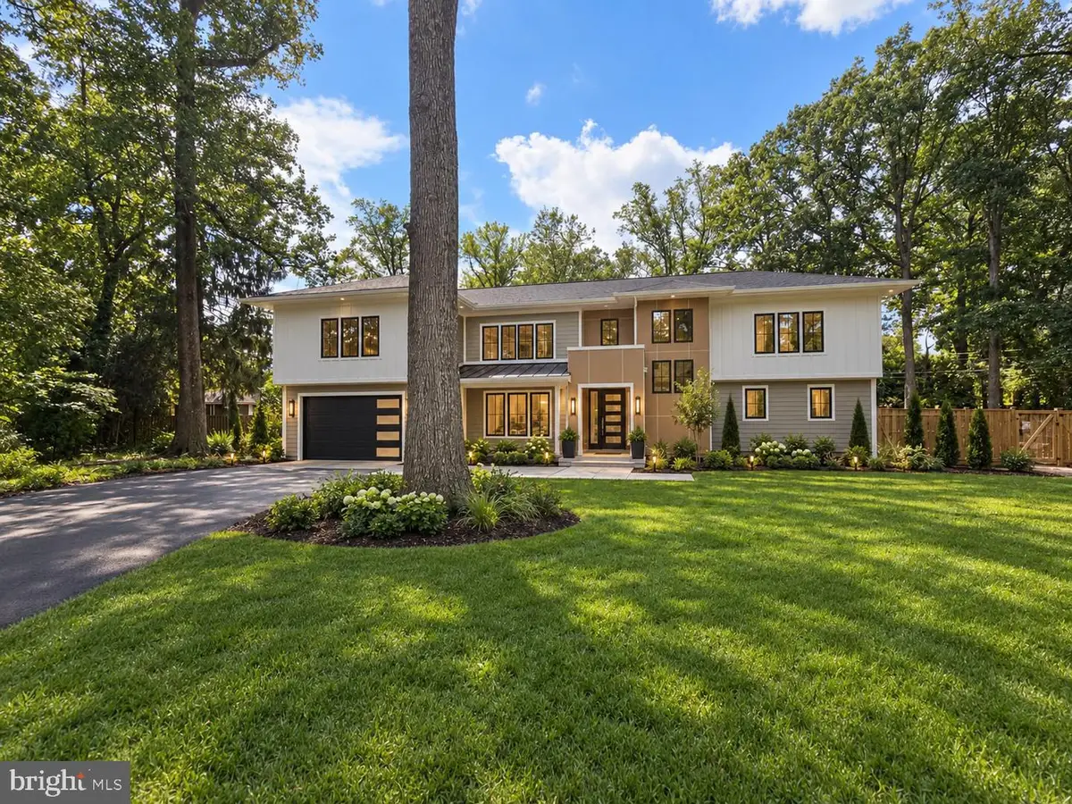 8615 Acorn Cir, Vienna, VA 22180 - #1