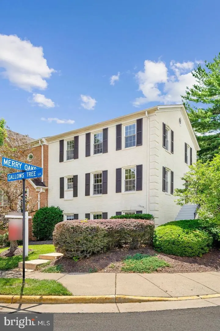 2000 Gallows Tree Ln, Vienna, VA 22182 - #2