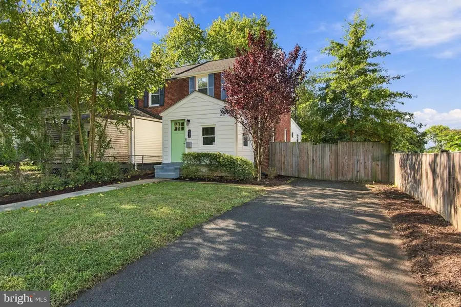 2715 Albemarle Dr, Alexandria, VA 22303 - #3