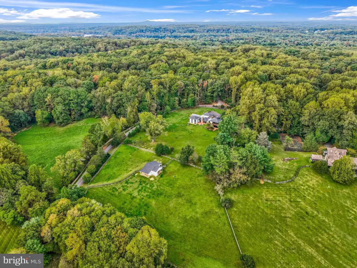 125 Commonage Dr, Great Falls, VA 22066 - #1