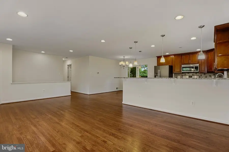511 Walker St Sw, Vienna, VA 22180 - #3