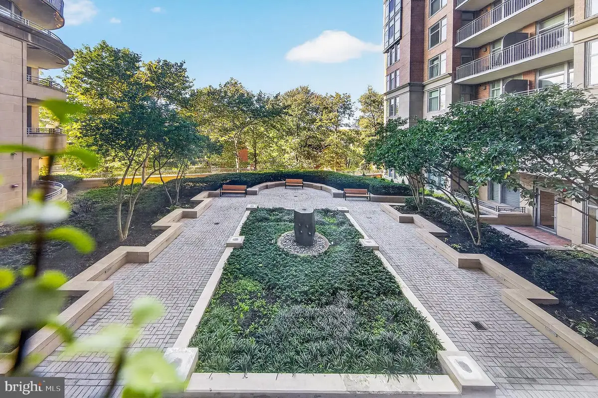 8220 Crestwood Heights Dr #202, McLean, VA 22102 - #1
