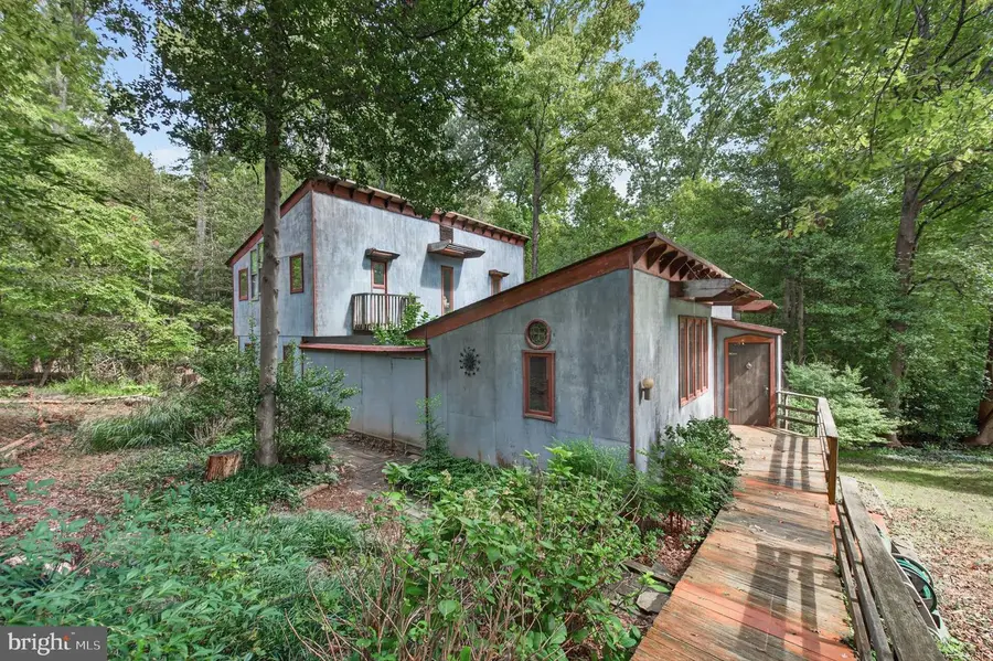 10708 Meadowood Dr, Vienna, VA 22181 - #2