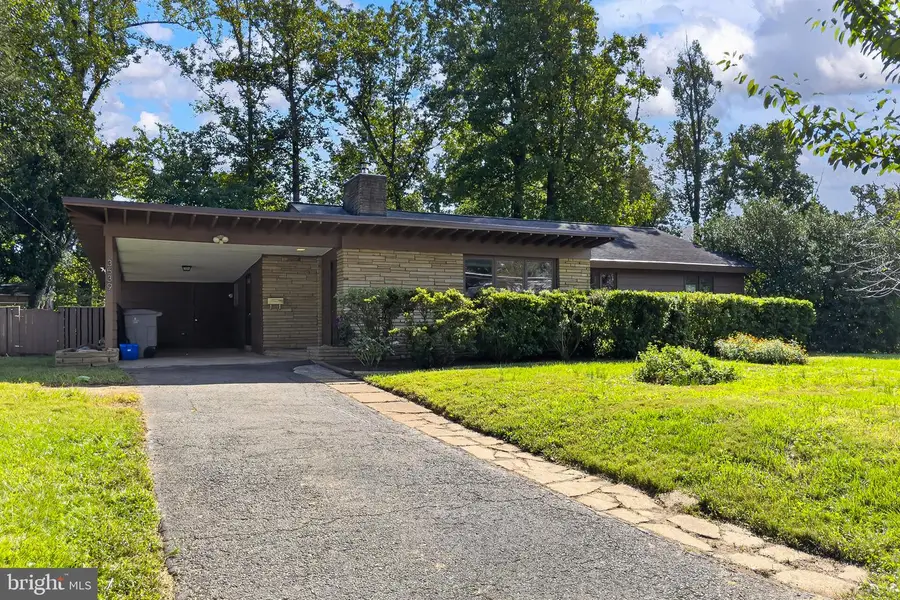 3539 Devon Dr, Falls Church, VA 22042 - #2