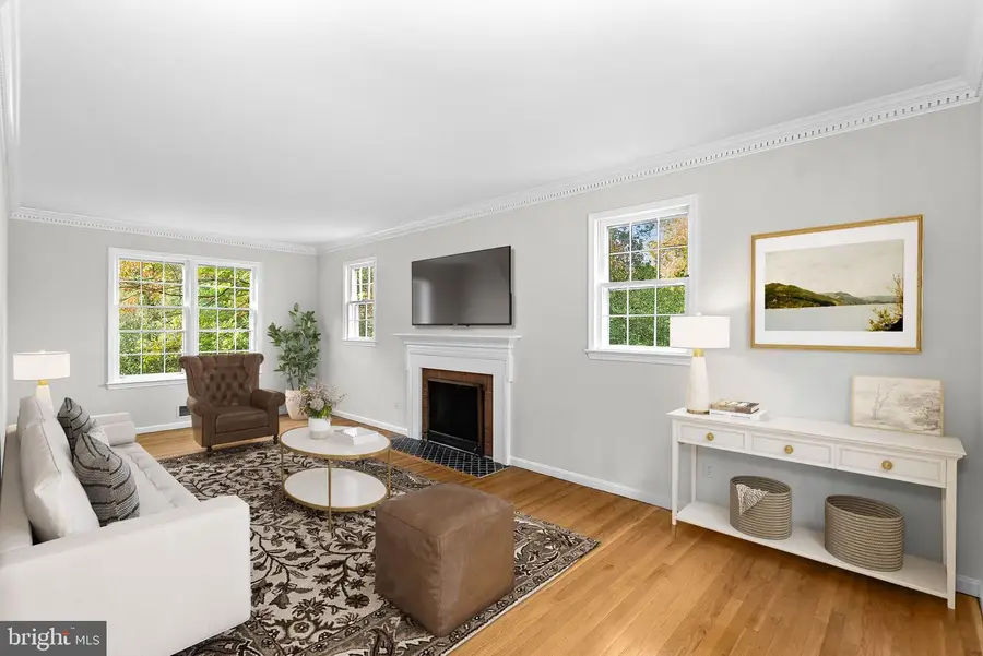 9200 Leamington Ct, Fairfax, VA 22031 - #3