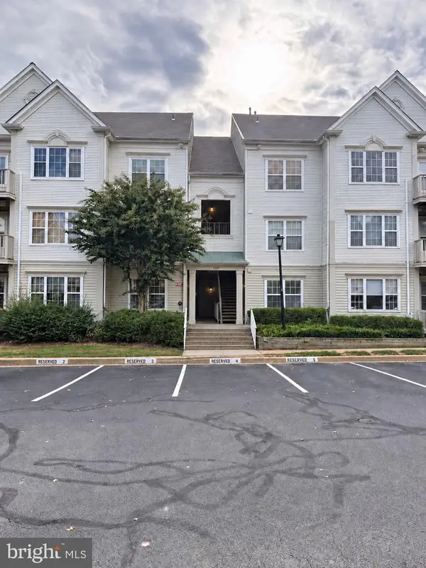 4359 Wilson Valley Dr #202, FAIRFAX, VA 22033
