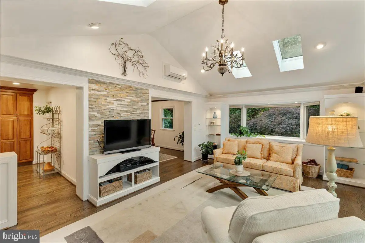 6225 Kellogg Dr, McLean, VA 22101 - #1