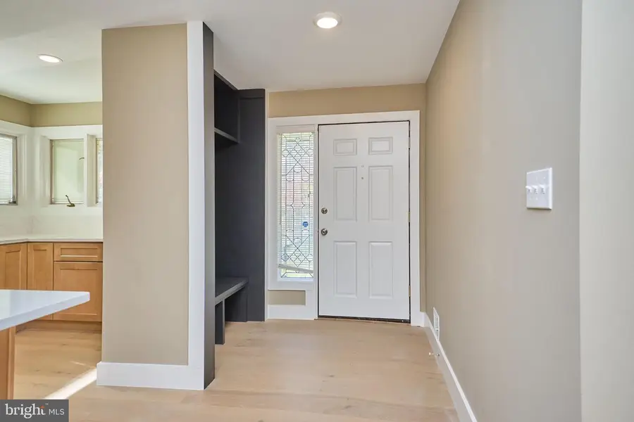 7718 Harwood Pl, Springfield, VA 22152 - #3