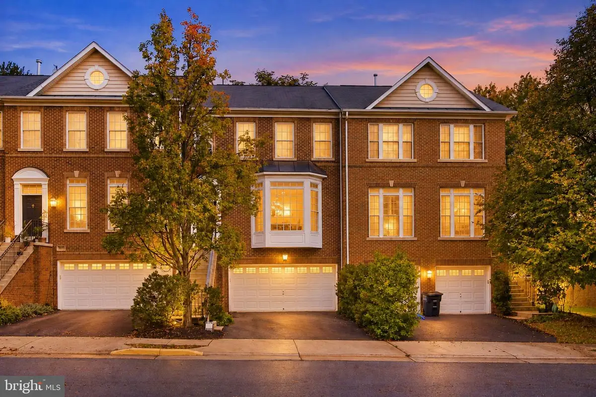 9982 Cyrandall Dr, Oakton, VA 22124 - #1