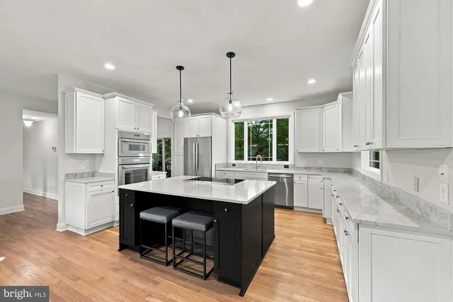 9945 Woodrow St, Vienna, VA 22181 - #2