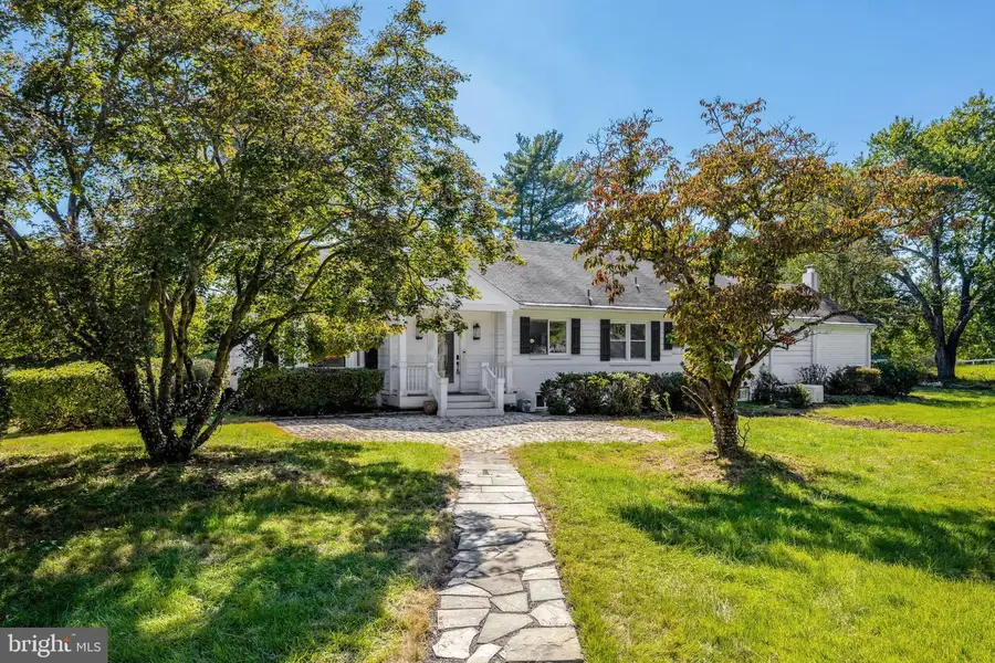 756 Applewood Ln, Great Falls, VA 22066 - #2