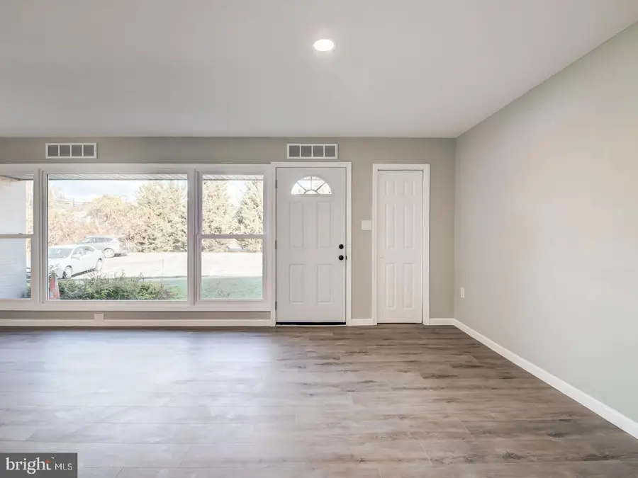 5021 Americana Dr, Annandale, VA 22003 - #3