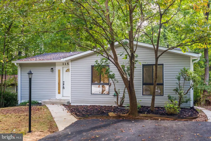 11586 Red Leaf Ct, Reston, VA 20191 - #3