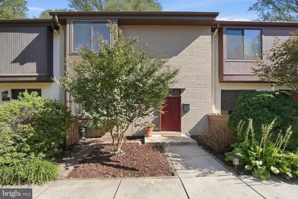 2053 Golf Course Dr, RESTON, VA 20191