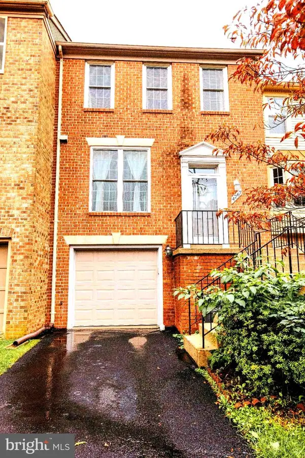 4267 Fox Lake Dr, FAIRFAX, VA 22033