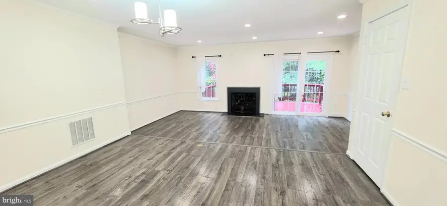 4267 Fox Lake Dr, Fairfax, VA 22033 - #3