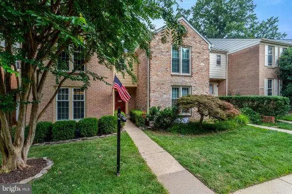 1956 Hopewood Dr, FALLS CHURCH, VA 22043
