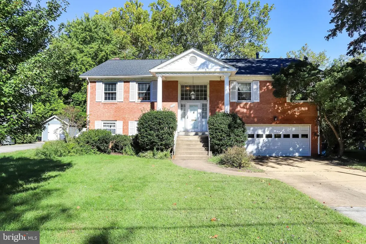 6220 Hardy Dr, McLean, VA 22101 - #1